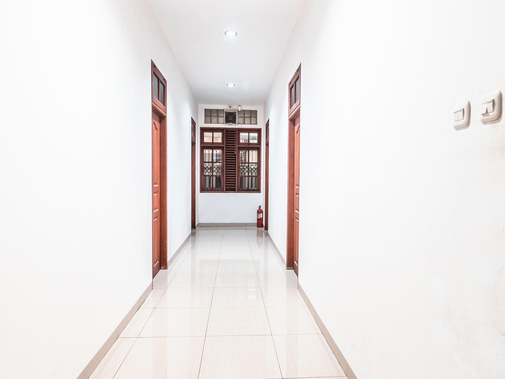Oyo 1990 Kost Kuningan Executive Boading House Setiabudi Джакарта Екстер'єр фото