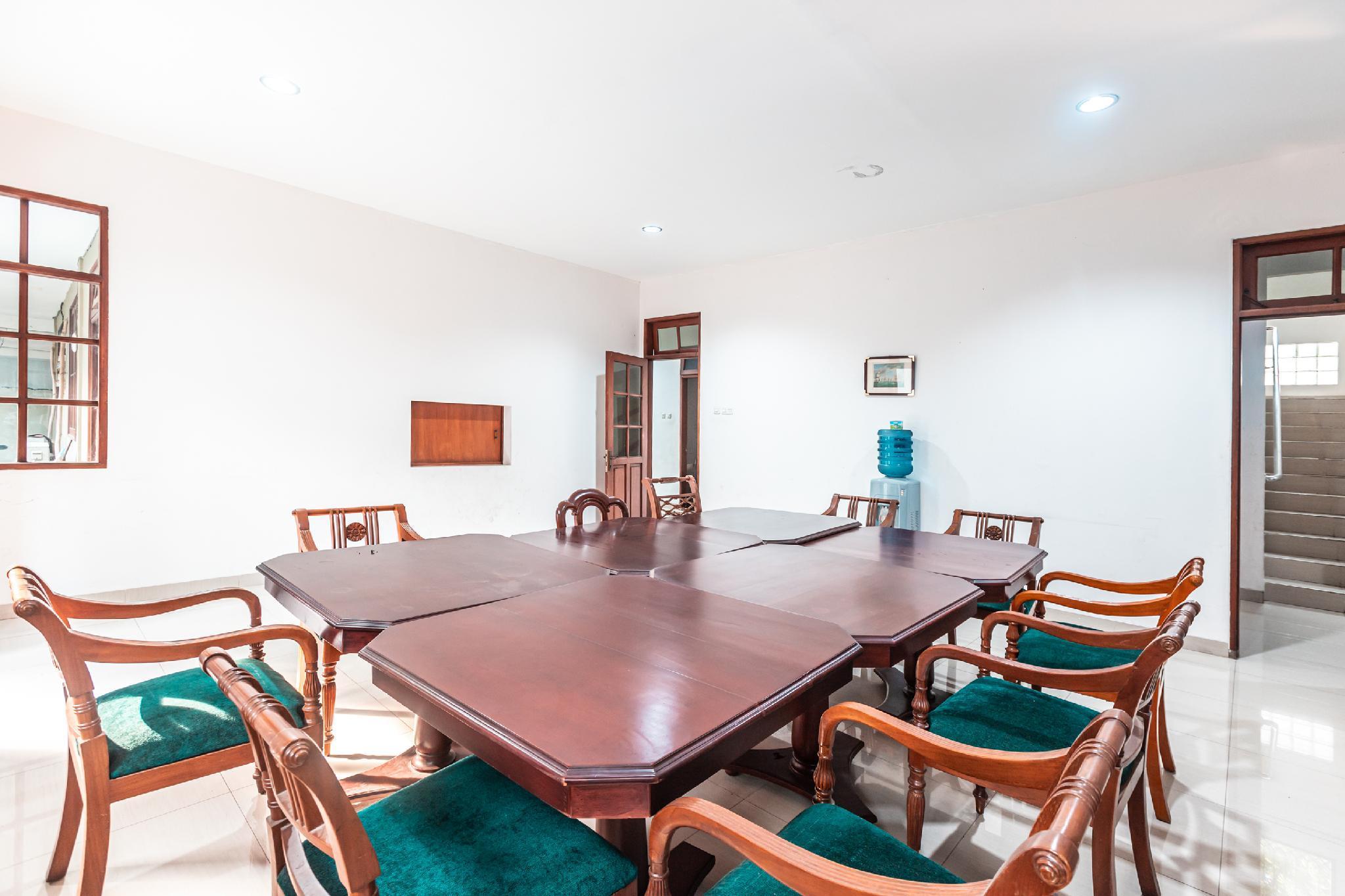 Oyo 1990 Kost Kuningan Executive Boading House Setiabudi Джакарта Екстер'єр фото